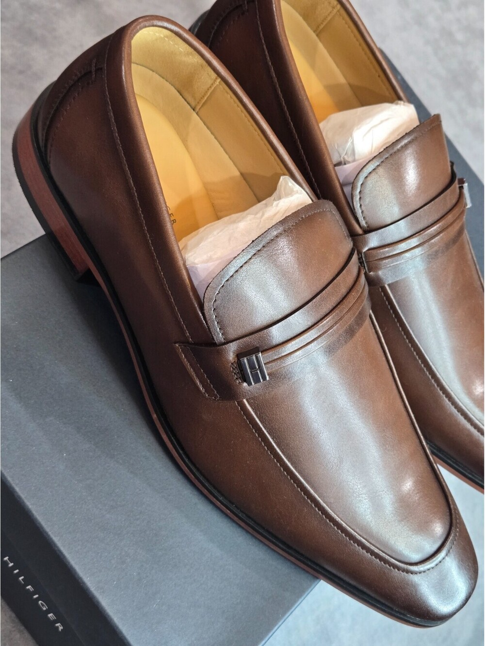 Tommy Hilfiger "Sachie" Loafer - Medium Brown - Men's 10.5 BRAND NEW IN BOX
